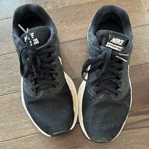Nike Running Shoes 7.5 EUC